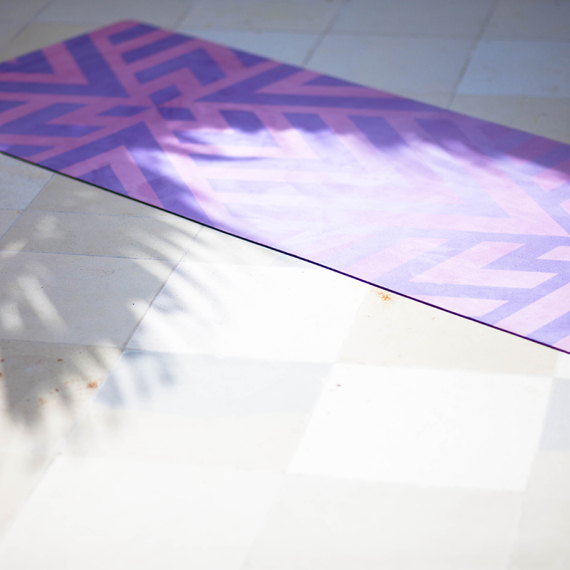 Designová jogamatka Yoga Design Lab Combo Mat Gypsy Maze