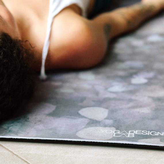 Ručník na jógu Yoga Design Lab Mat Towel Fantessa
