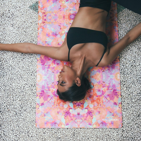 Cestovní designová jogamatka Yoga Design Lab Travel Mat 1,5 mm Kaleidoscope