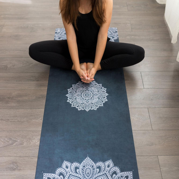 Cestovní designová jogamatka Yoga Design Lab Travel Mat 1,5 mm Mandala Sapphire