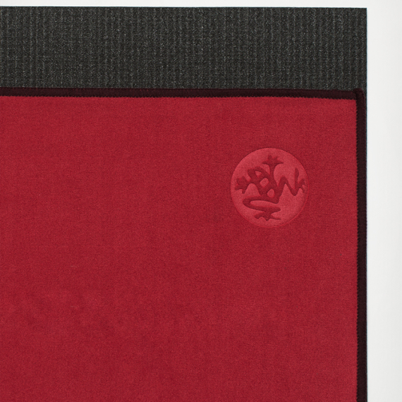 Malý jógový ručník Manduka eQua® Hand Towel Passion