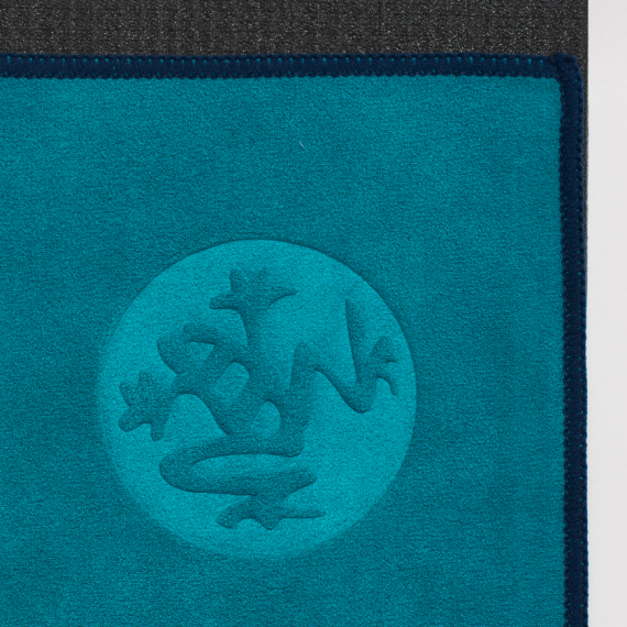 Velký jógový ručník Manduka eQua® Mat Towel Harbour