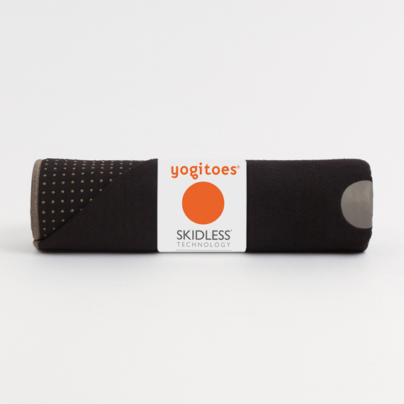 Velký ručník na jógu se silikononovými body Manduka yogitoes® Black Earth