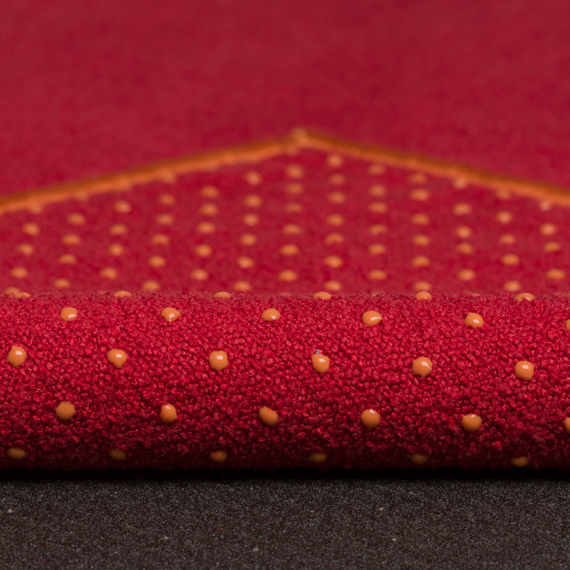 Velký ručník na jógu se silikononovými body Manduka yogitoes® Chakra Red