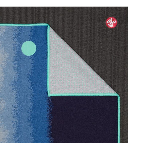 Velký ručník na jógu se silikononovými body Manduka yogitoes® Waterfall Midnight