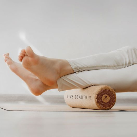 Válec na jógu Yoga Design Lab Cork Roller