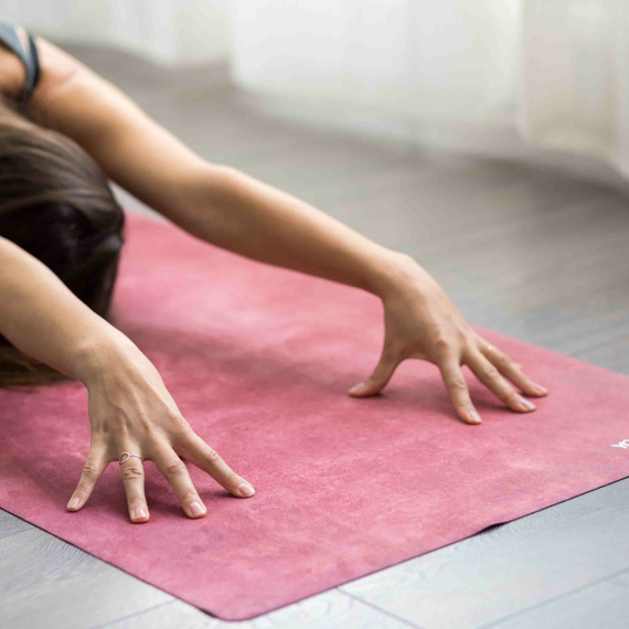 Cestovní designová jogamatka Yoga Design Lab Travel Mat Aegean Plum