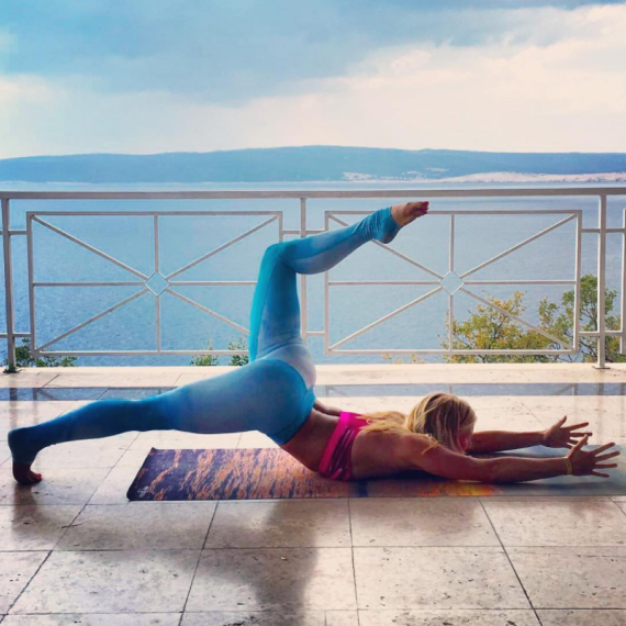 Designová jogamatka Yoga Design Lab Combo Mat Sunset