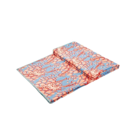 Velký jógový ručník Manduka eQua® Mat Towel HD Giraffes Blue - limitovaná edice Velký jógový ručník Manduka eQua® Mat Towel HD Giraffes Blue - limitovaná edice