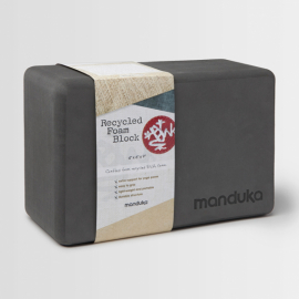 Bloček na jógu Manduka Foam Block Thunder