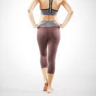 Tříčtvrteční legíny  Manduka Essential Capri Legging Raisin