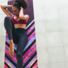 Cestovní designová jogamatka Yoga Design Lab Travel Mat Chevron Maya