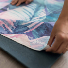 Ručník na jógu Yoga Design Lab Mat Towel Tropika
