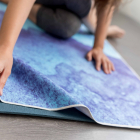 Ručník na jógu Yoga Design Lab Mat Towel Uluwatu